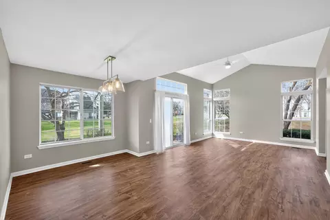 Living - 446 Cromwell Cir #4, Bartlett, IL 60103 photo 3 of 4