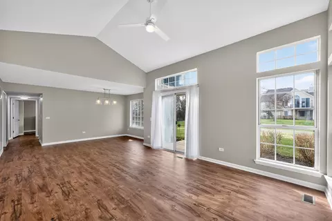 Living - 446 Cromwell Cir #4, Bartlett, IL 60103 photo 2 of 4