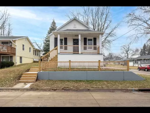 2503 Glenn St, Bettendorf, IA 52722