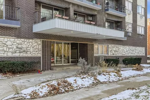 401 S Grove Ave #2F, Oak Park, IL 60302