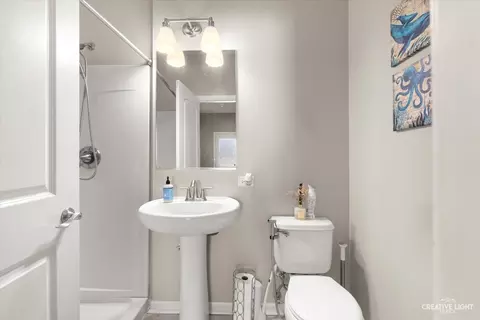 Bath - 436 W Amberside Dr, Elgin, IL 60124 photo 3 of 3