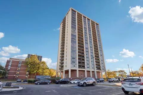 2901 S Michigan Ave #1909, Chicago, IL 60616