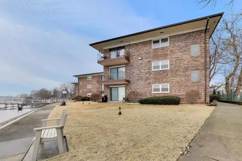 22 N Pistakee Lake Rd #3E, Fox Lake, IL 60020