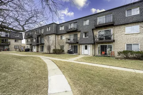 9448 Bay Colony Dr #3S, Des Plaines, IL 60016