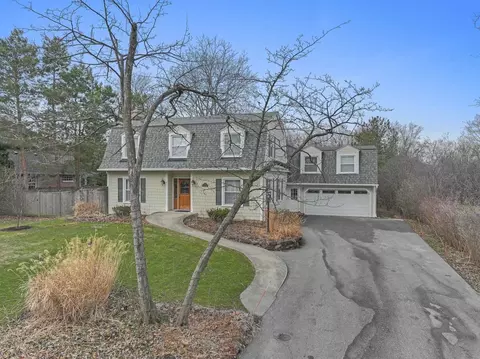 14 Timber Ln, Northbrook, IL 60062