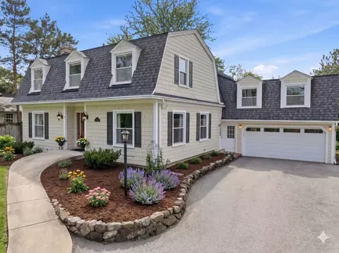 14 Timber Ln, Northbrook, IL 60062
