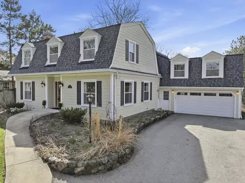 14 Timber Ln, Northbrook, IL 60062