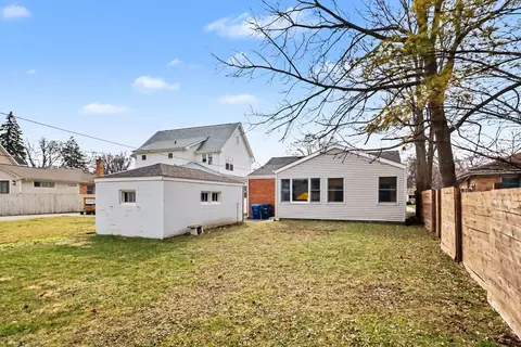 Exterior - 119 S Williston St, Wheaton, IL 60187 photo 3 of 4