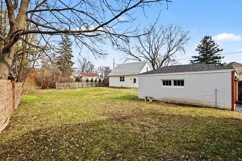 Exterior - 119 S Williston St, Wheaton, IL 60187 photo 2 of 4