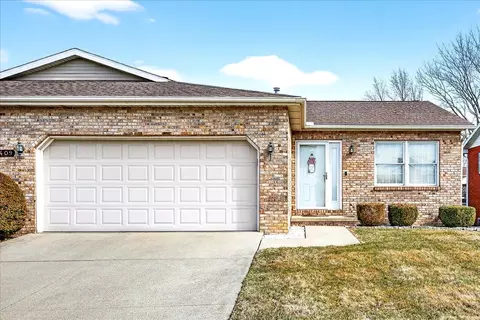 1409 Oakbrook Dr #2, Bloomington, IL 61704