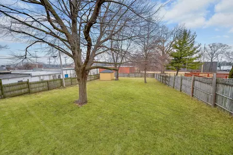Exterior - 920 Zenner Ave, Aurora, IL 60505 photo 3 of 4