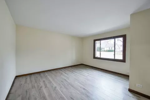 Living - 920 Zenner Ave, Aurora, IL 60505 photo 2 of 3