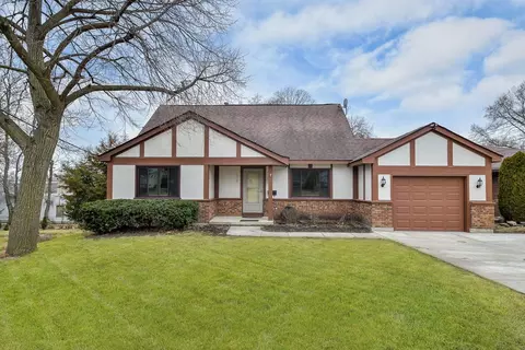 920 Zenner Ave, Aurora, IL 60505