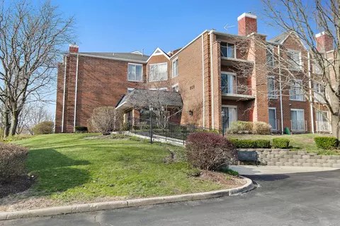 805 Leicester Rd #211, Elk Grove Village, IL 60007