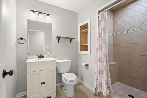 Bath - 3551 Napa Ln, Normal, IL 61761 photo 4 of 4