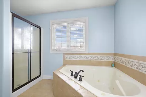 Bath - 3551 Napa Ln, Normal, IL 61761 photo 2 of 4