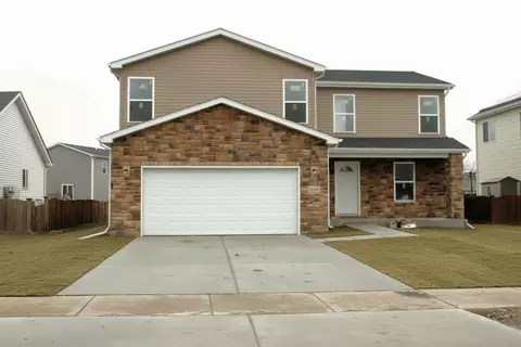 828 Blackhawk Dr, Braidwood, IL 60408