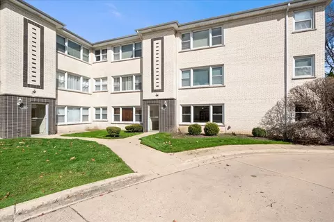 5236 N Potawatomie St #101, Chicago, IL 60656