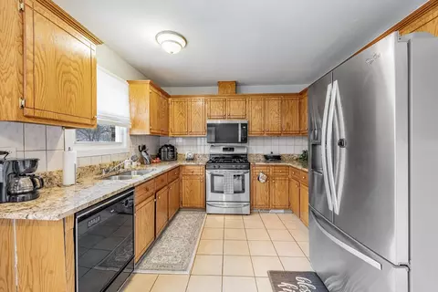 Kitchen - 3618 148th St, Midlothian, IL 60445 photo 3 of 4