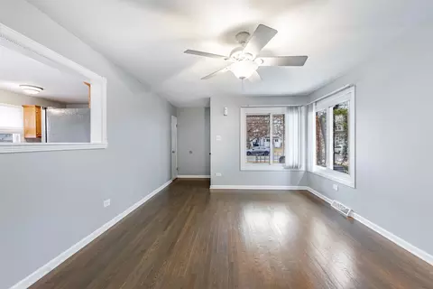 Living - 3618 148th St, Midlothian, IL 60445 photo 2 of 4