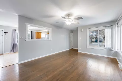 Living - 3618 148th St, Midlothian, IL 60445 photo 1 of 4