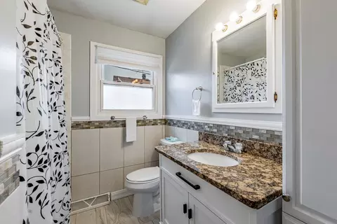 Bath - 3618 148th St, Midlothian, IL 60445 photo 1 of 2