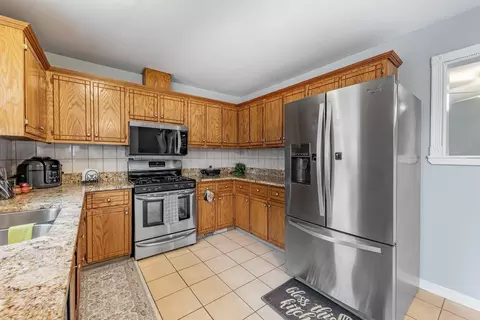 Kitchen - 3618 148th St, Midlothian, IL 60445 photo 4 of 4