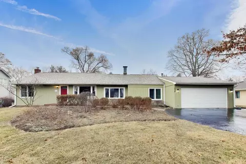 27 W734 Parkview Ave, Warrenville, IL 60555