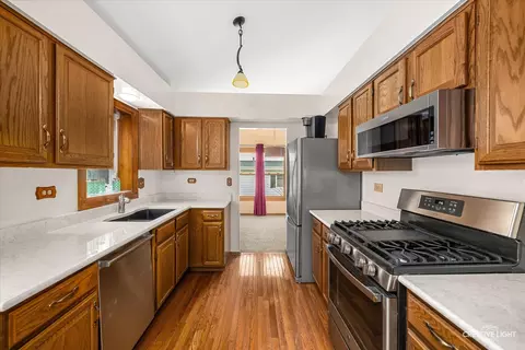 Kitchen - 313 Bayberry Dr, Algonquin, IL 60102 photo 2 of 2