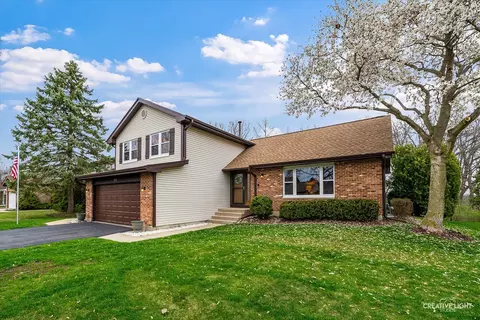 Exterior - 313 Bayberry Dr, Algonquin, IL 60102 photo 2 of 13