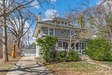 118 S Union St, Elgin, IL 60123