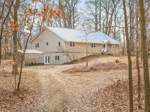 11660 Farm School Rd, Durand, IL 61024