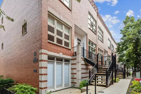 855 W Erie St #101, Chicago, IL 60642
