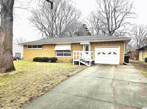 2025 W Hilltop Dr, Quincy, IL 62305