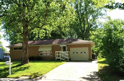 2025 W Hilltop Dr, Quincy, IL 62305