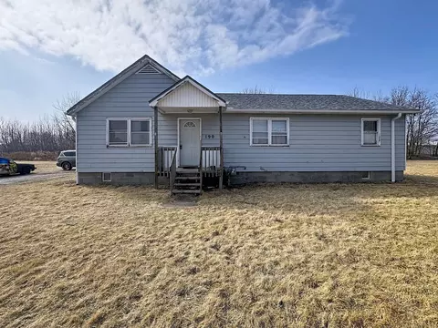 190 Sunshine Ln, Milan, IL 61264
