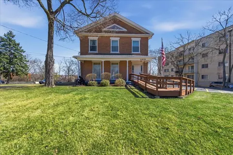 469 N Lake St, Aurora, IL 60506