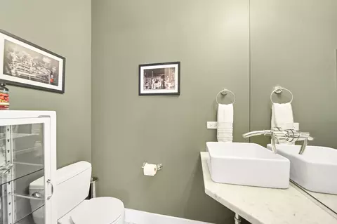 Bath - Undisclosed, Chicago, IL 60607 photo 4 of 4