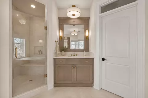 Bath - 697 Bluff Rd, Lake Bluff, IL 60044 photo 1 of 8