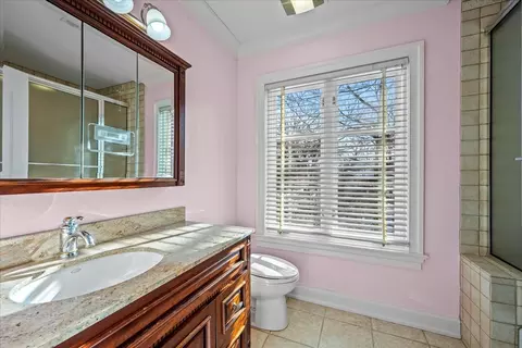 Bath - 697 Bluff Rd, Lake Bluff, IL 60044 photo 7 of 8