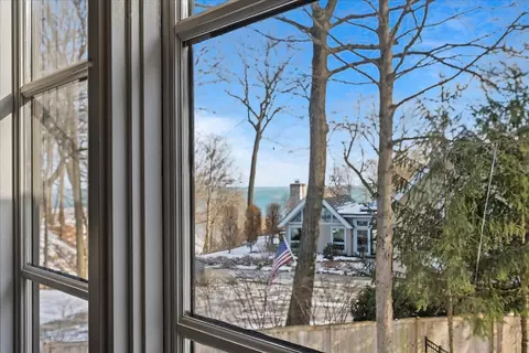 View/Area - 697 Bluff Rd, Lake Bluff, IL 60044 photo 1 of 4