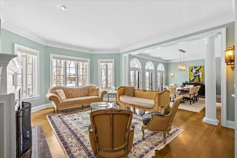 Living - 697 Bluff Rd, Lake Bluff, IL 60044 photo 1 of 5