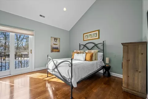 Bedroom - 697 Bluff Rd, Lake Bluff, IL 60044 photo 3 of 6