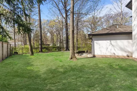 Exterior - 697 Bluff Rd, Lake Bluff, IL 60044 photo 7 of 8