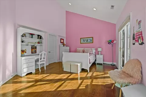 Bedroom - 697 Bluff Rd, Lake Bluff, IL 60044 photo 5 of 6