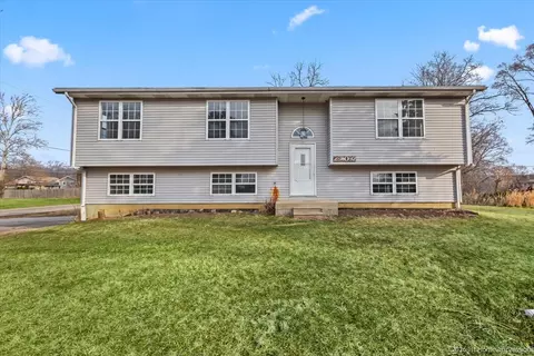 29 W092 Pomeroy St, West Chicago, IL 60185