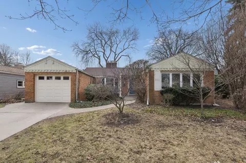 1736 Keeney St, Evanston, IL 60202
