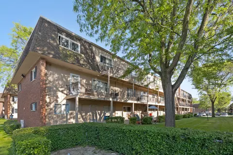 Exterior - 2508 Algonquin Rd #16, Rolling Meadows, IL 60008 photo 1 of 4