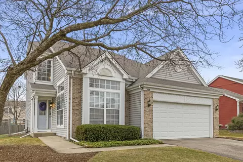 304 E Harvard Cir, South Elgin, IL 60177