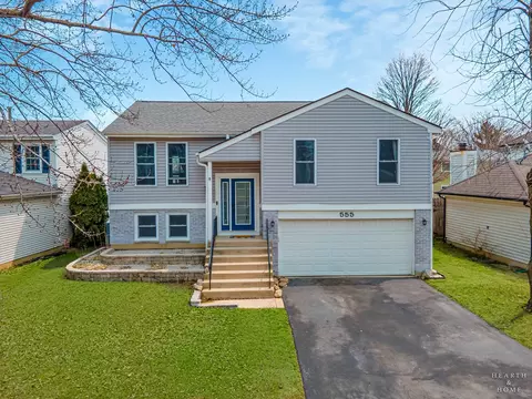 555 Rodenburg Rd, Roselle, IL 60172